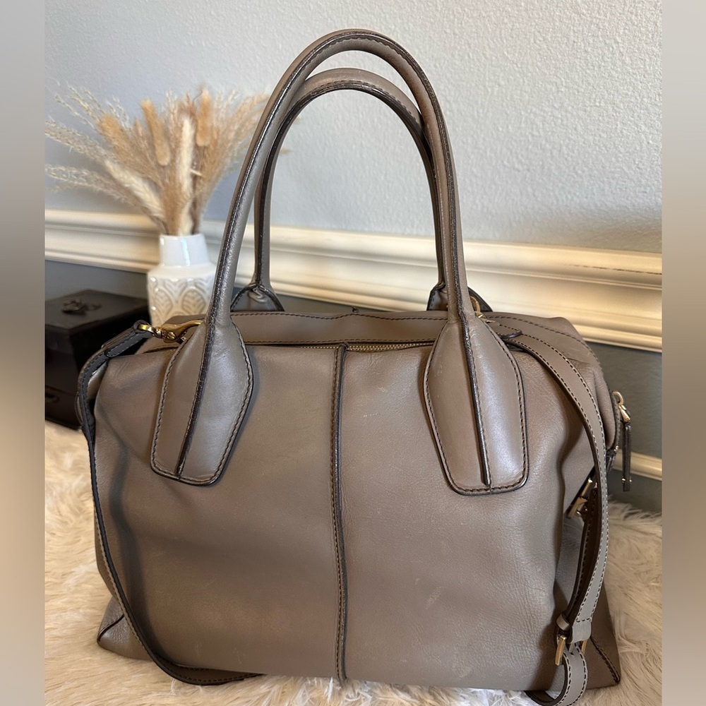 TOD’S D Styling 2 way Leather satchel with optional shoulder/crossbody strap
